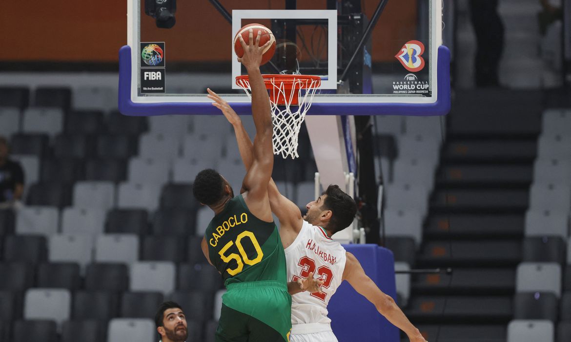 Brasil vence Irã na estreia da Copa do Mundo de Basquete