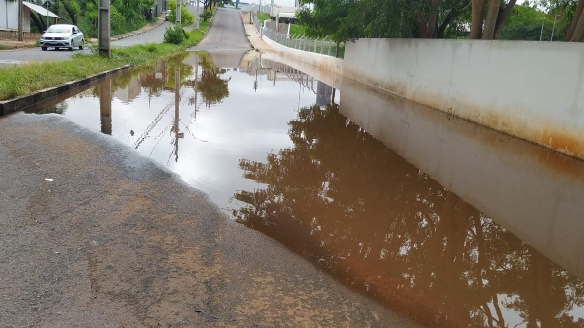 Chuva provoca alagamentos em ruas, erosão em estrada rural e invade casas na região de Presidente Prudente