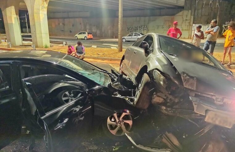 Veículo cai de viaduto da Marechal Rondon e atinge outro carro em Bauru