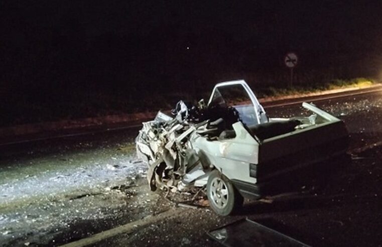 Motorista morre após carro bater de frente com caminhão em vicinal que liga Assis a Paraguaçu Paulista