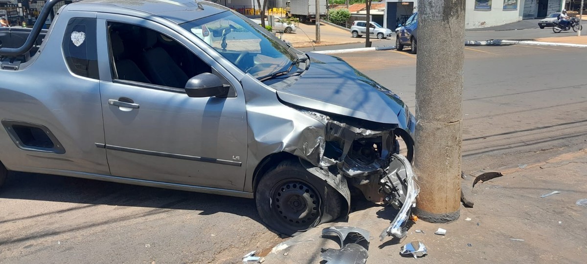 Batida entre carro e moto deixa três pessoas feridas em Ibitinga | Bauru e Marília