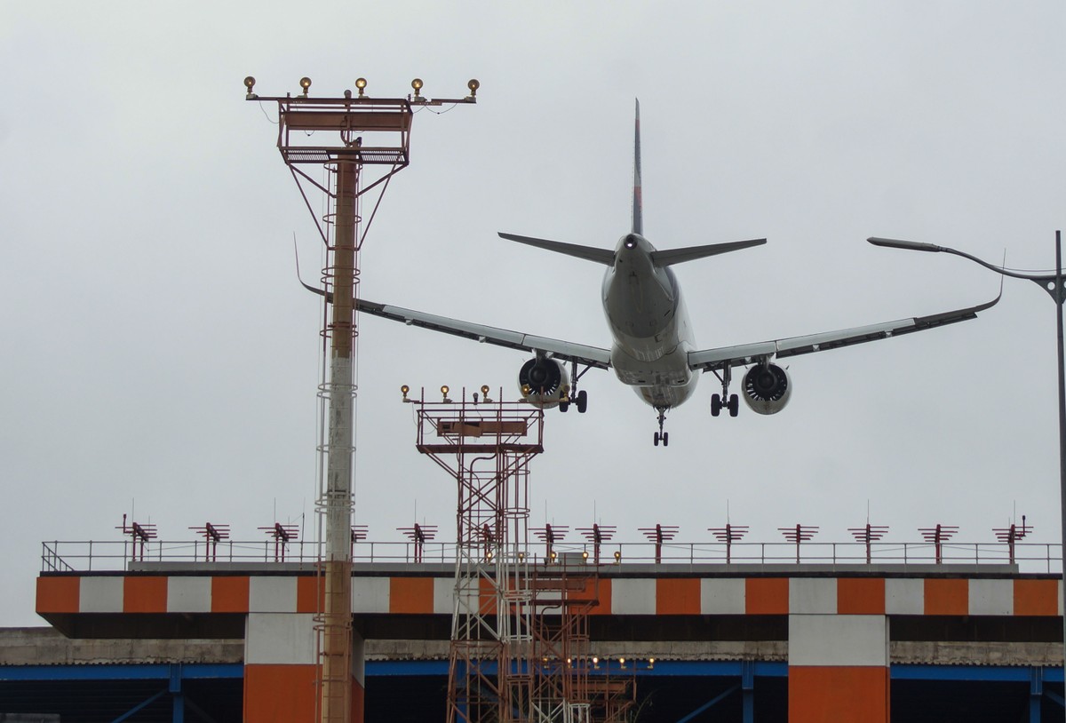 Com forte alta no IPCA do ano, preço médio de passagens aéreas atinge novo valor recorde em 2023 | Economia