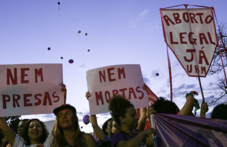 Lei obriga mulher a ver imagem de feto antes de aborto legal em Maceió