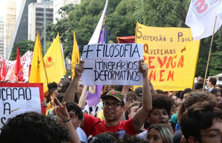 Votação do relatório do Novo Ensino Médio é adiada para 2024