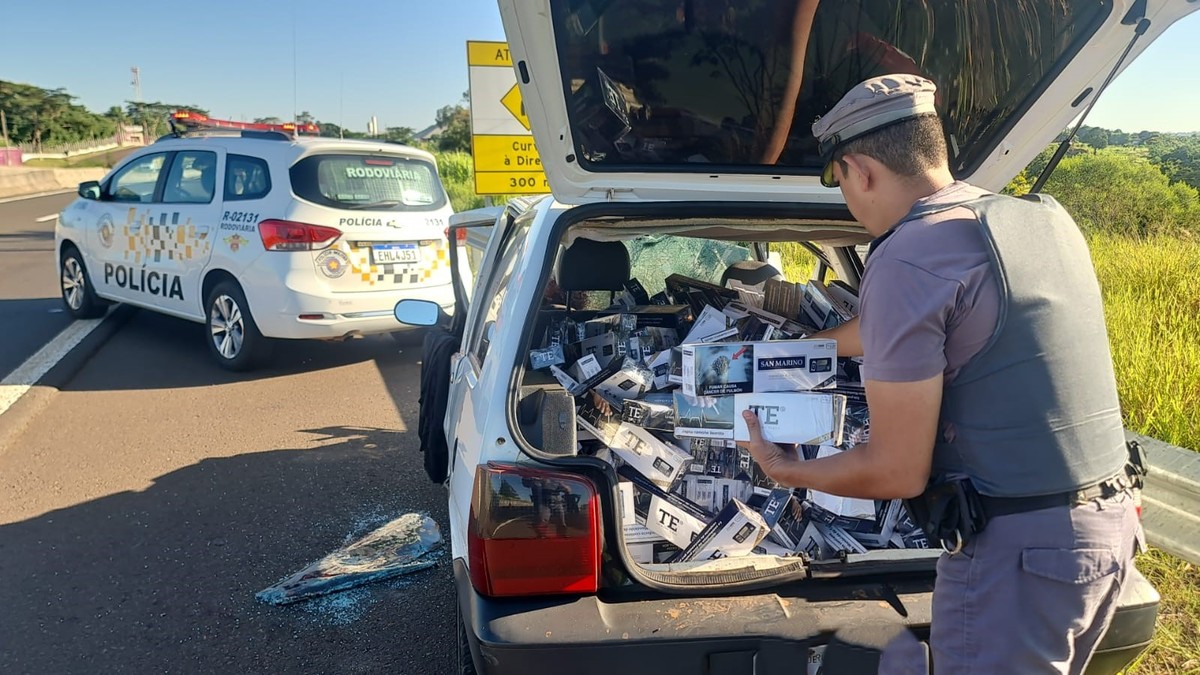 Motorista foge após bater carro com 4 mil maços de cigarros contrabandeados e acaba preso no HR de Presidente Prudente