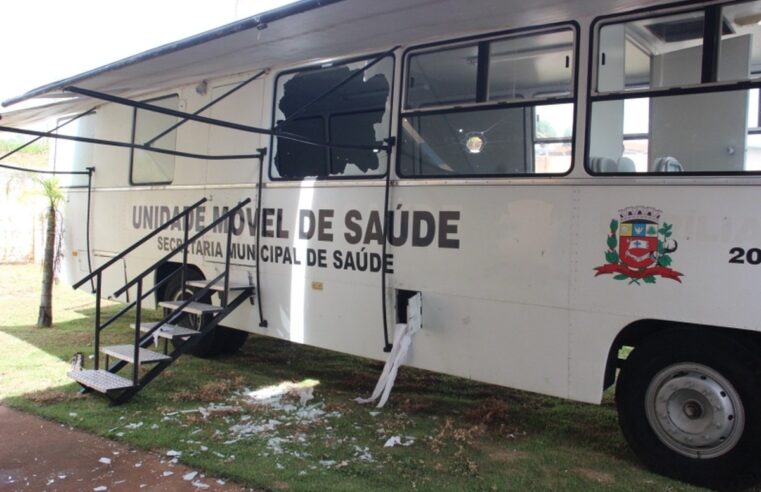 Criminosos vandalizam ônibus da saúde e prejudicam atendimento em Marília