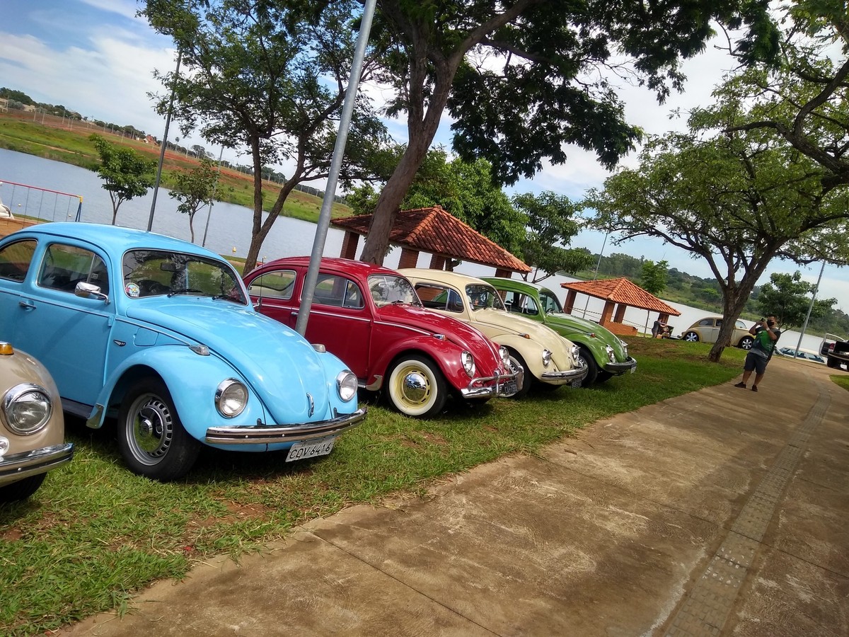 Encontro reúne colecionadores apaixonados pelo Fusca neste fim de semana no Balneário da Amizade, em Presidente Prudente