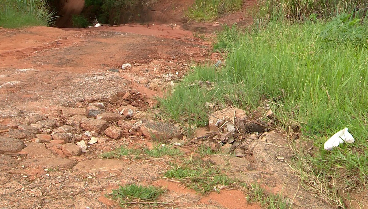 Produtores rurais enfrentam dificuldades para escoar produções devido a precarização de pontes e estradas, em Marabá Paulista