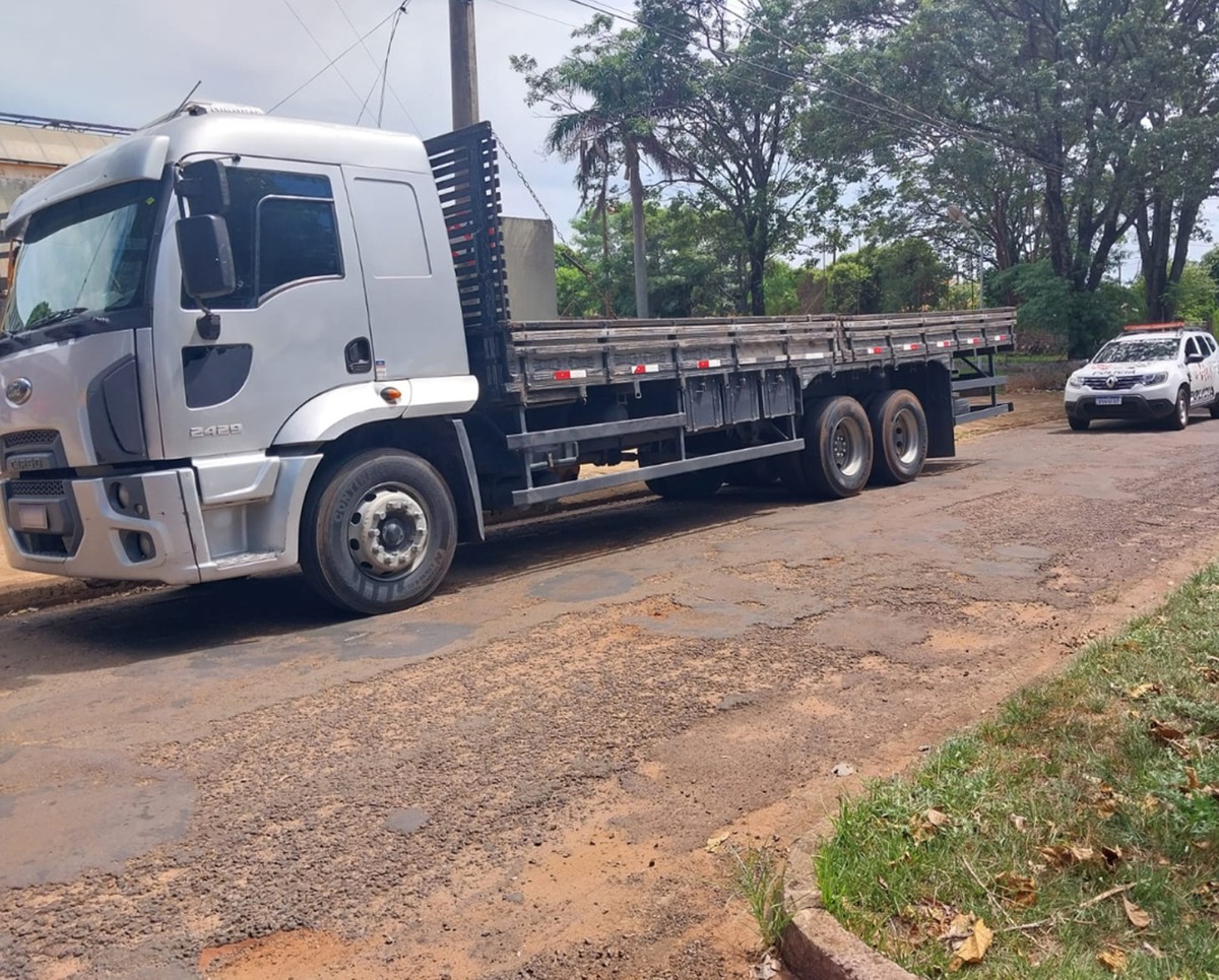 Polícia Militar prende suspeito de envolvimento em roubo de caminhão e recupera veículo em Teodoro Sampaio