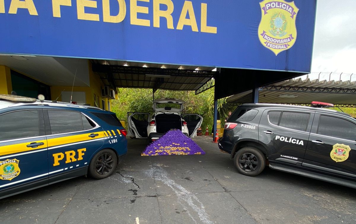 Polícia apreende carga de mais de 300 kg de maconha em veículo furtado na BR-153 em Marília