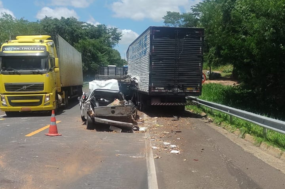 Engavetamento entre quatro veículos mata idoso e deixa duas idosas feridas na Rodovia Assis Chateaubriand, em Parapuã