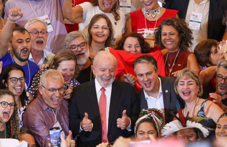 Lula: construção coletiva do novo PNE é conquista da democracia