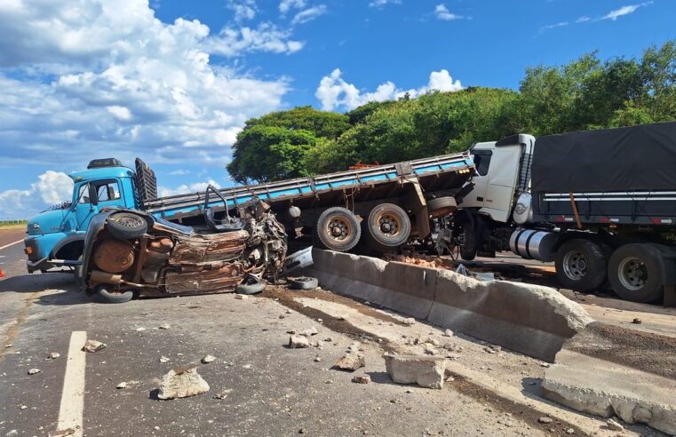 Acidente entre caminhões e carro deixa cinco feridos na Rodovia Raposo Tavares | Bauru e Marília