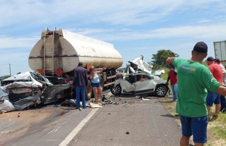 Carros são esmagados por caminhões durante operação pare e siga na BR-153; criança morreu no acidente | São José do Rio Preto e Araçatuba