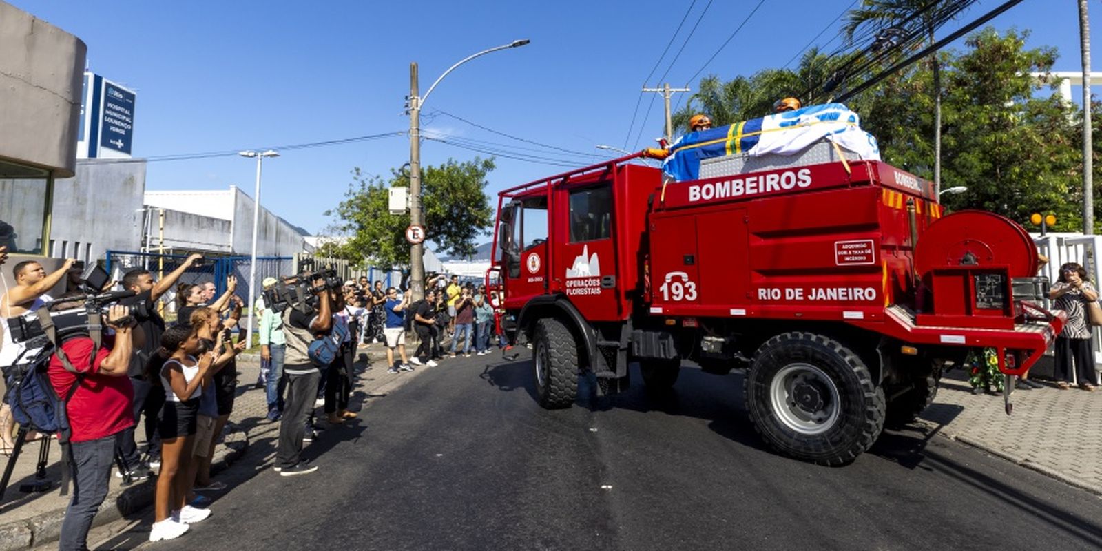 Corpo de Zagallo é sepultado no Rio de Janeiro sob aplausos