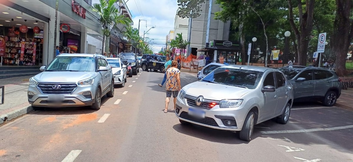 Cuidadora é presa suspeita de manter casal de idosos em cárcere privado e furtar mais de R$ 200 mil de conta bancária em Botucatu | Bauru e Marília