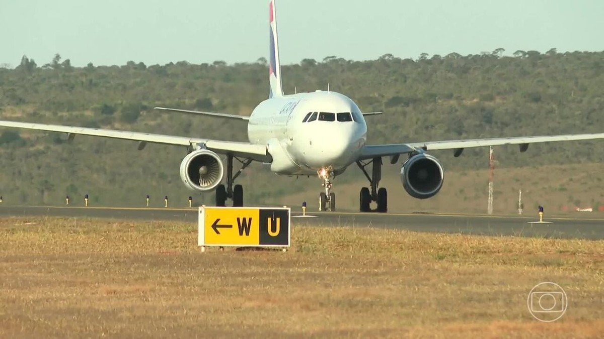 Ministro diz que programa de passagens aéreas mais baratas começa no dia 5 | Política