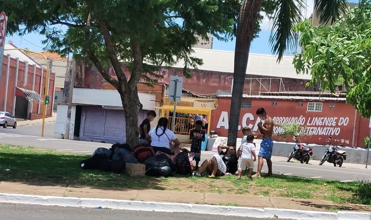 Prefeitura de Lins denuncia a vizinha Pirajuí por abandonar venezuelanos na rodoviária da cidade | Bauru e Marília