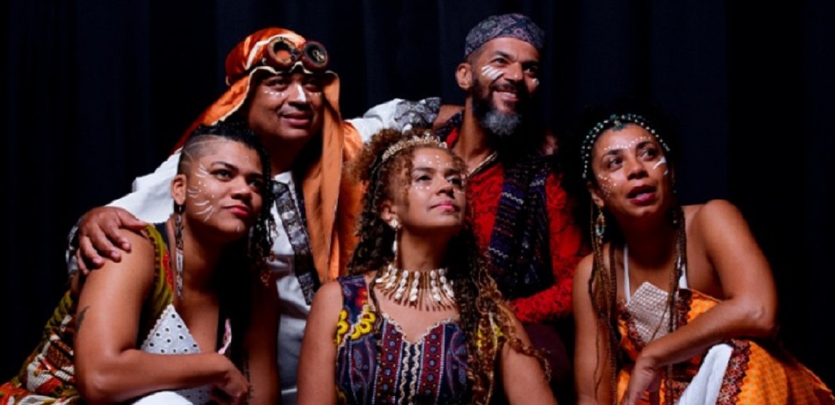 Apresentação teatral gratuita conta histórias de deuses e deusas originários das terras africanas, em Presidente Prudente