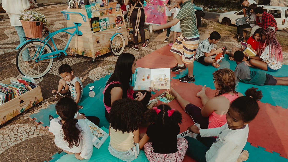 Com literatura e espetáculo, grupos levam ações culturais gratuitas ao Jardim Vale do Sol, em Presidente Prudente