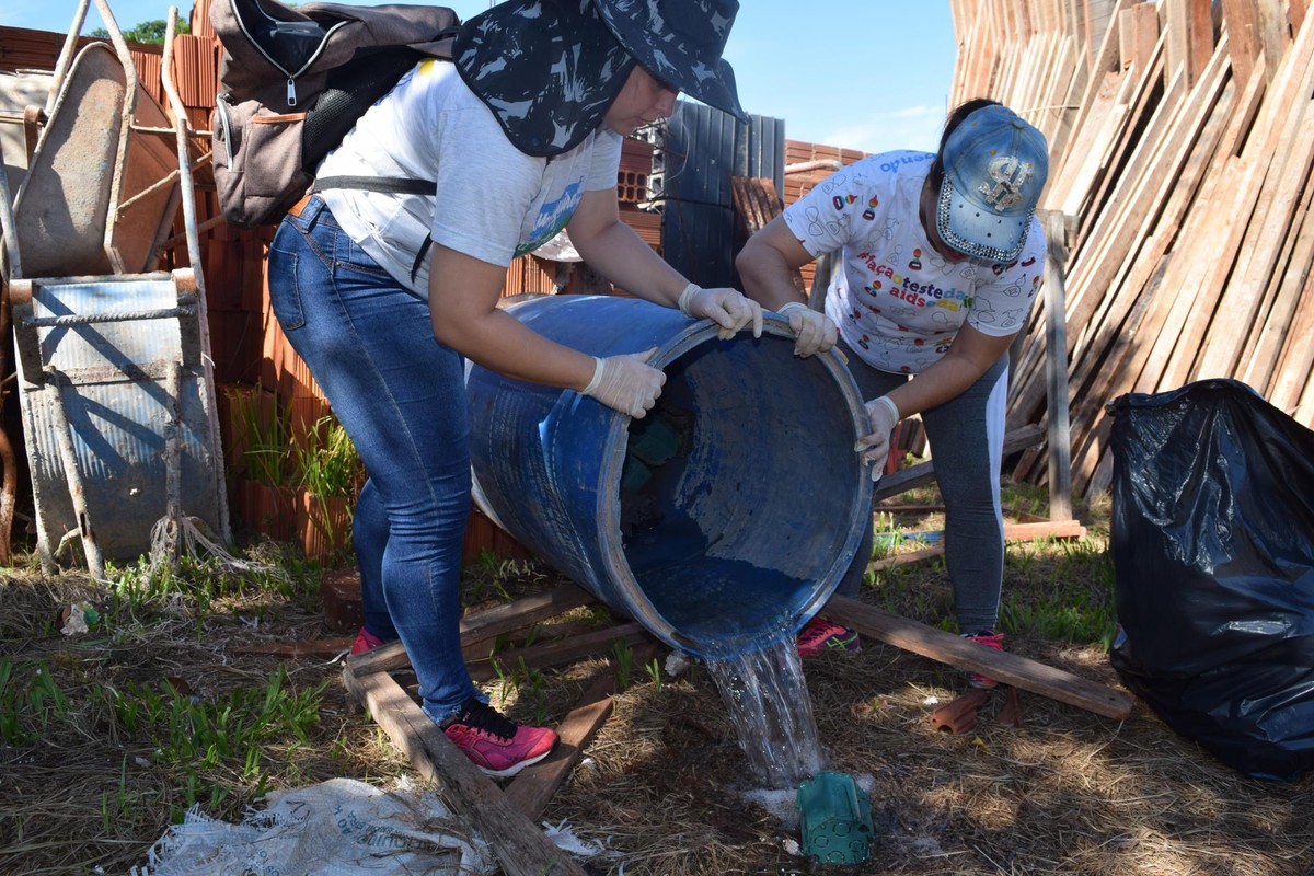 Iepê realiza mutirão de limpeza contra mosquito Aedes aegypti pelas ruas da cidade, neste sábado