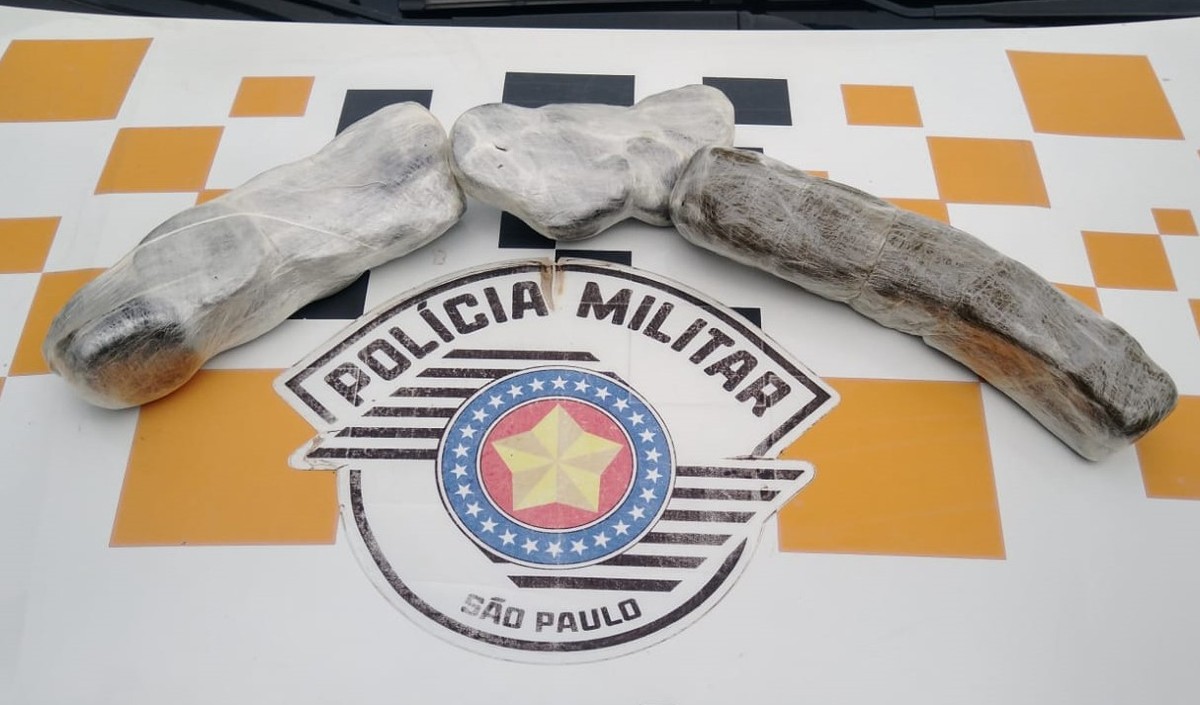 Jovem de 19 anos é presa dentro de ônibus com mais de 2,5kg de drogas derivadas da maconha com alto teor de THC