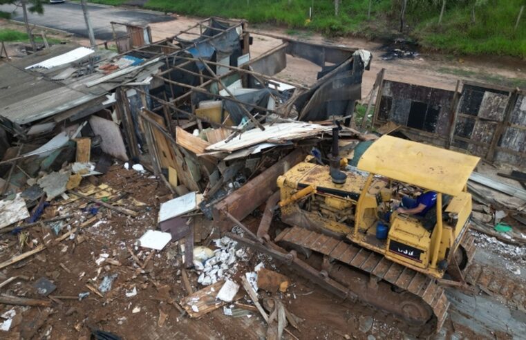 Prefeitura de Botucatu desmonta favela em distrito e realoca famílias