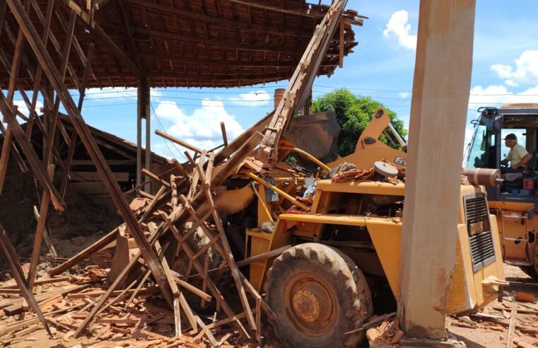 Idoso morre após telhado de olaria cair sobre retroescavadeira em Ourinhos