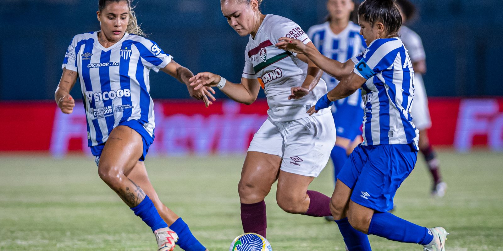 Avaí bate Fluminense na abertura da Supercopa do Brasil feminina