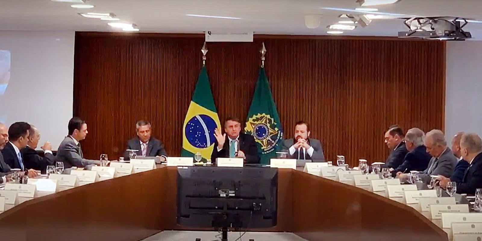 Bolsonaro reconhece caráter eleitoreiro da PEC das Bondades, em vídeo