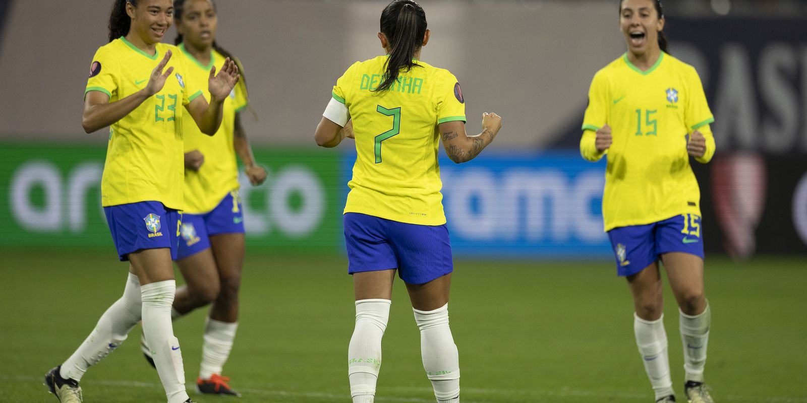 Invicta na Copa Ouro, seleção feminina fecha 1ª fase com goleada 