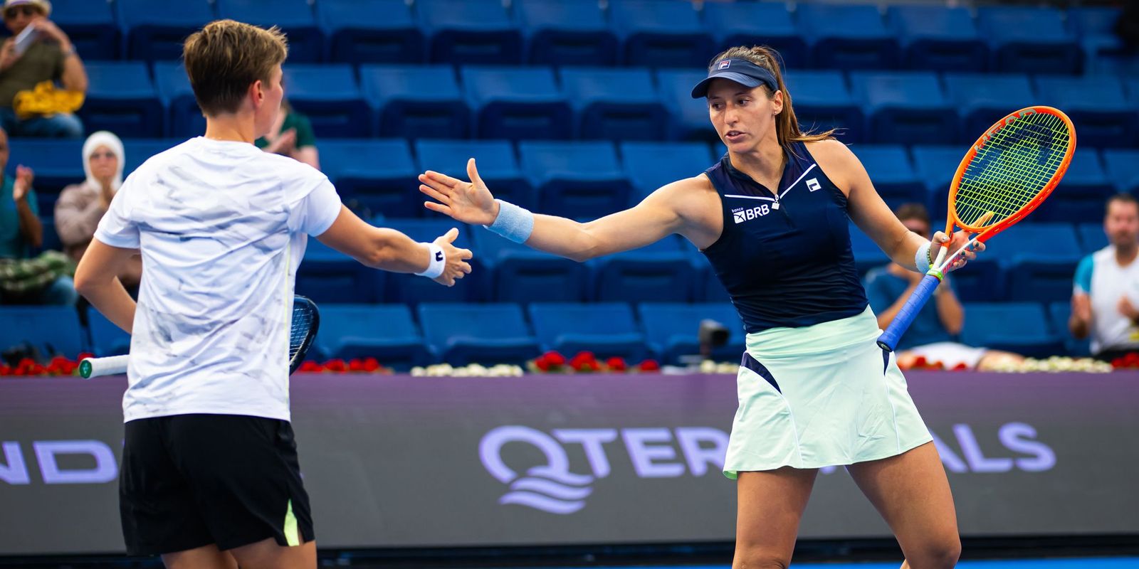 Luisa Stefani conquista torneio de duplas do WTA 1000 de Doha