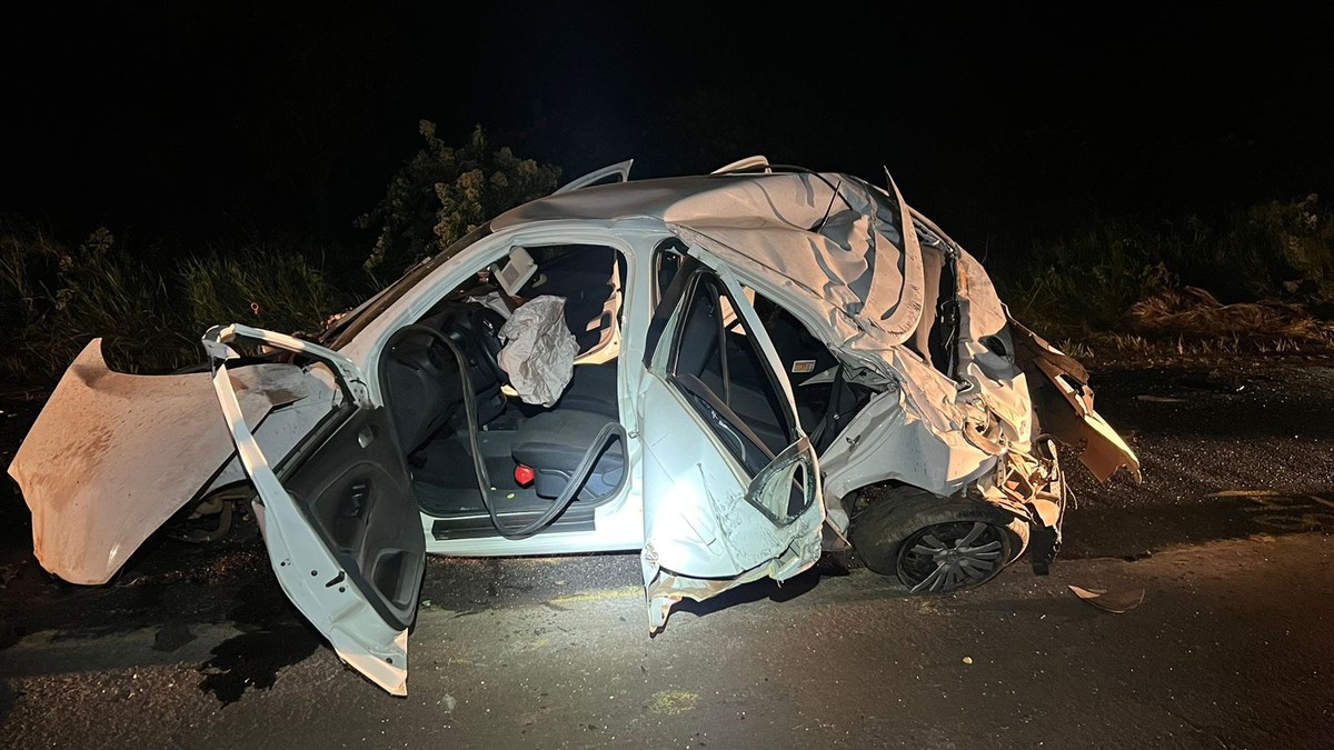 Passageiro morre em capotamento de carro, em Mirante do Paranapanema