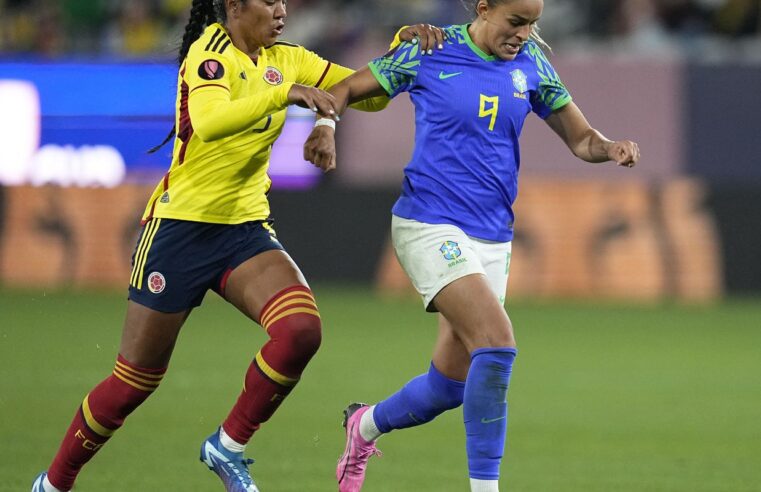 Seleção feminina de futebol vence e se classifica na Copa Ouro