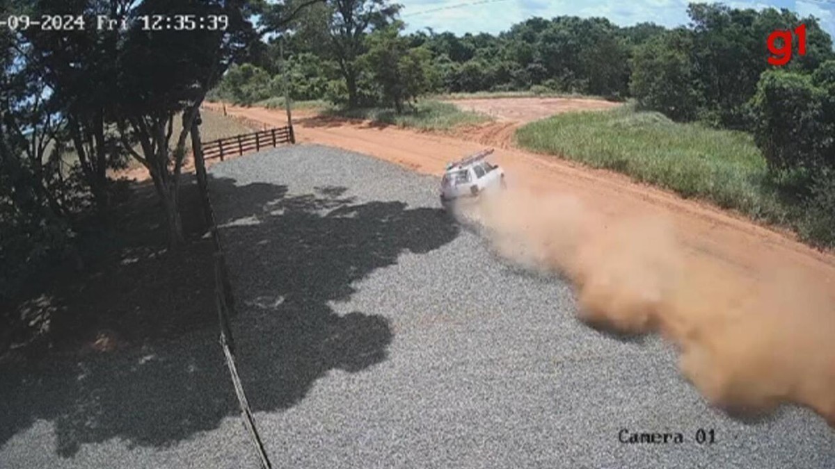 VÍDEO: jovem morre ao ser arremessado após capotar carro em estrada de terra de Platina