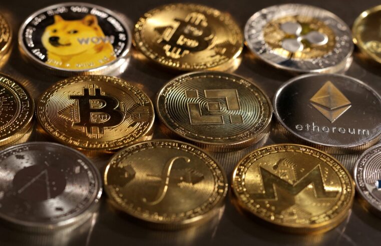 Bitcoin bate novo recorde, acima de US$ 70 mil: o que tem impulsionado a criptomoeda? | Economia