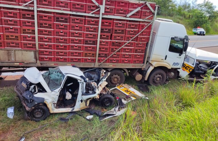 Caminhão faz 'strike' e acidente envolvendo sete veículos deixa feridos em rodovia no interior de SP