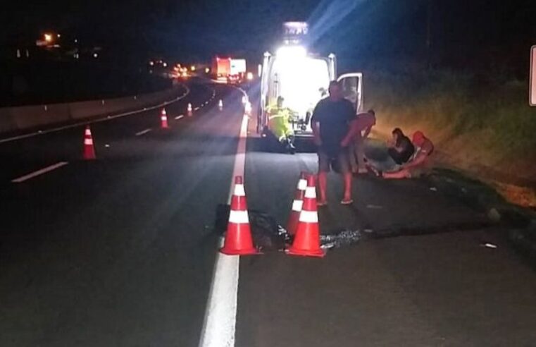 Homem morre após ser atropelado por carreta na rodovia no interior de SP