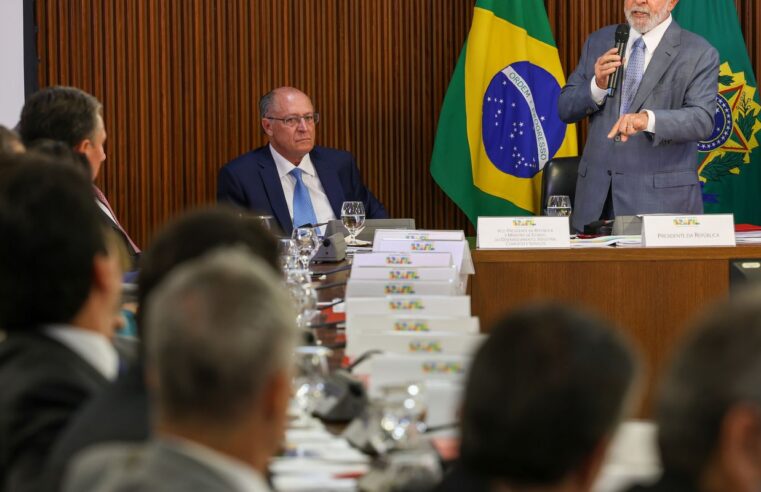 “Falta muito para se fazer”, diz Lula ao abrir reunião ministerial