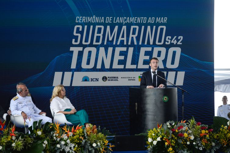 Rio de Janeiro (RJ), 27/03/2024 – O presidente da França, Emmanuel Macron durante lançamento ao mar do submarino Toneleiro, no Complexo Naval de Itaguaí, na região metropolitana do Rio de Janeiro. Foto: Tomaz Silva/Agência Brasil