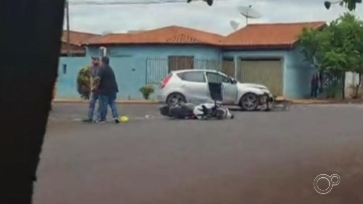 Motociclista é atropelado e agredido com taco de beisebol por motorista de carro em Palmital; vídeo