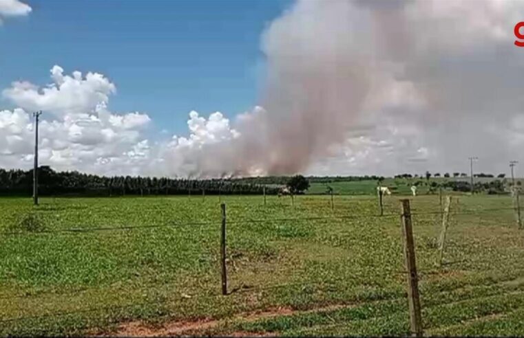 Incêndio de grandes proporções atinge o aeroporto de Bauru; vídeo