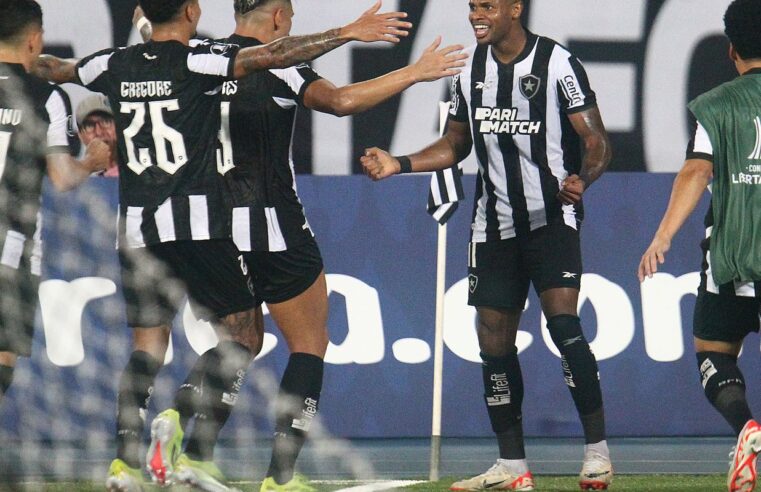 Júnior Santos comanda Botafogo em vitória sobre o Bragantino