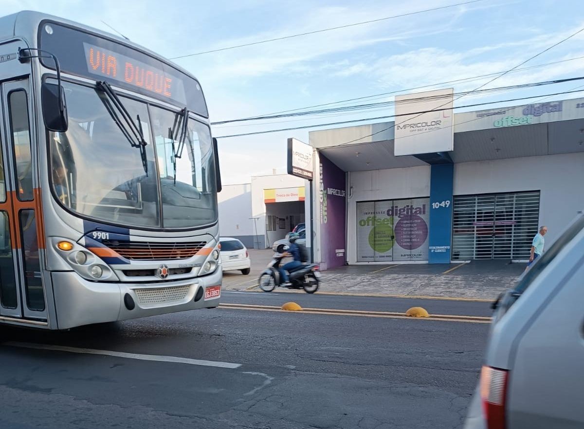 Passageiros criam grupo em aplicativo para conseguir usar transporte com horários escassos e confusos: ‘Ônibus fantasma’