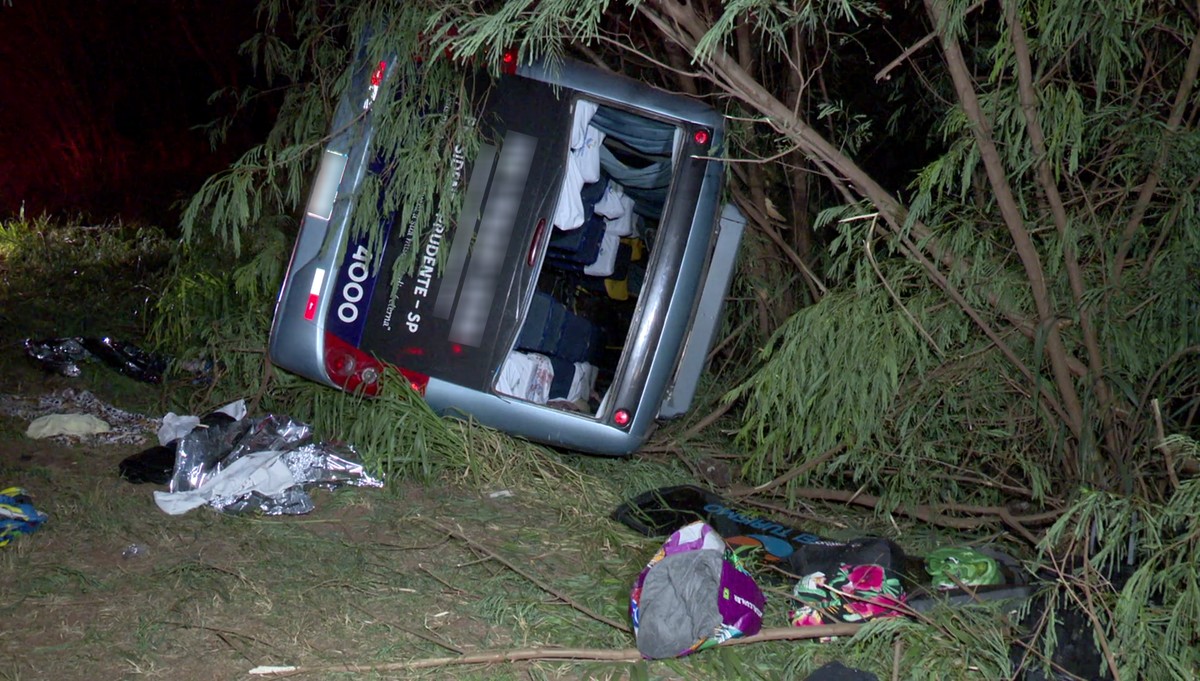 'A gente está tentando se manter de pé', diz pastor após morte de três pessoas em tombamento de micro-ônibus com fiéis no Paraná