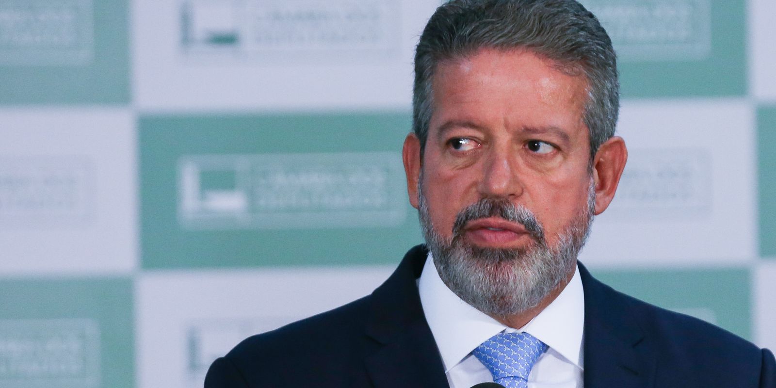 Lira critica Padilha; ministro reage com vídeo de Lula