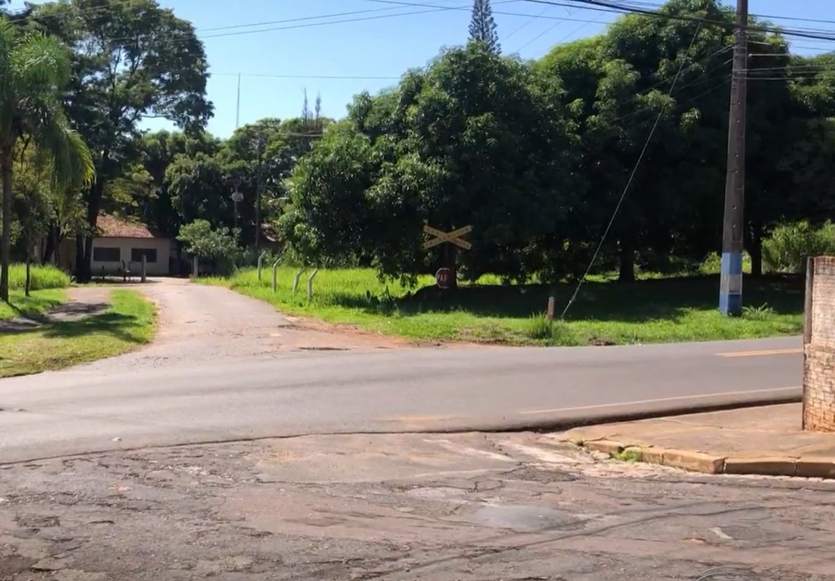 Motociclista de 30 anos morre em acidente de trânsito com caminhão, em Osvaldo Cruz