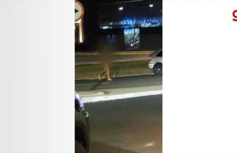 Homem é flagrado andando pelado por avenida de Bauru; vídeo