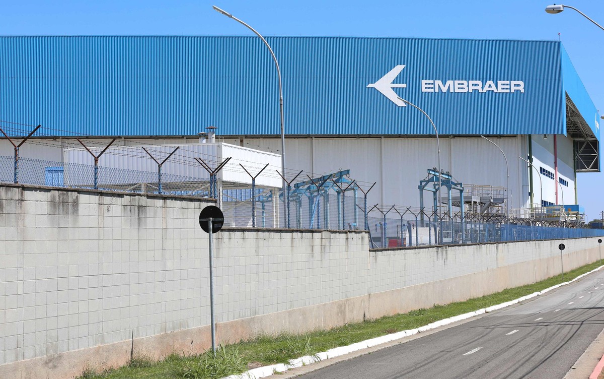 Embraer anuncia investimento de cerca de R$ 2 bilhões e geração de 900 empregos no Brasil