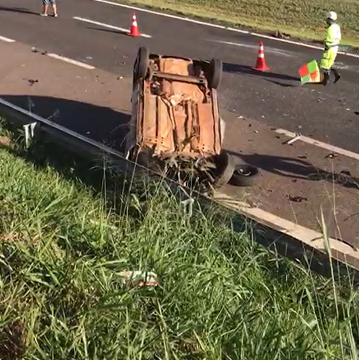 Acidente entre carro e caminhão mata uma mulher na Rodovia Raposo Tavares, em Regente Feijó